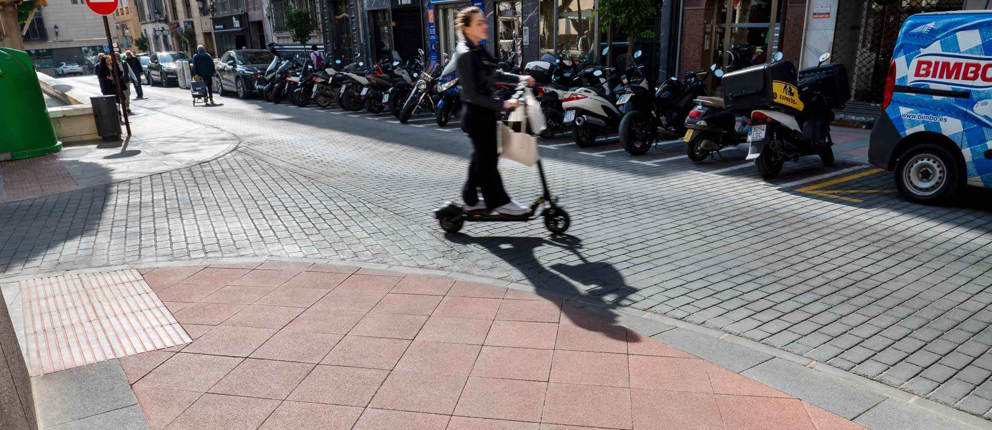 Cómo mejorar la seguridad vial con pavimentos adecuados en entornos urbanos: el ejemplo de los adoquines de hormigón