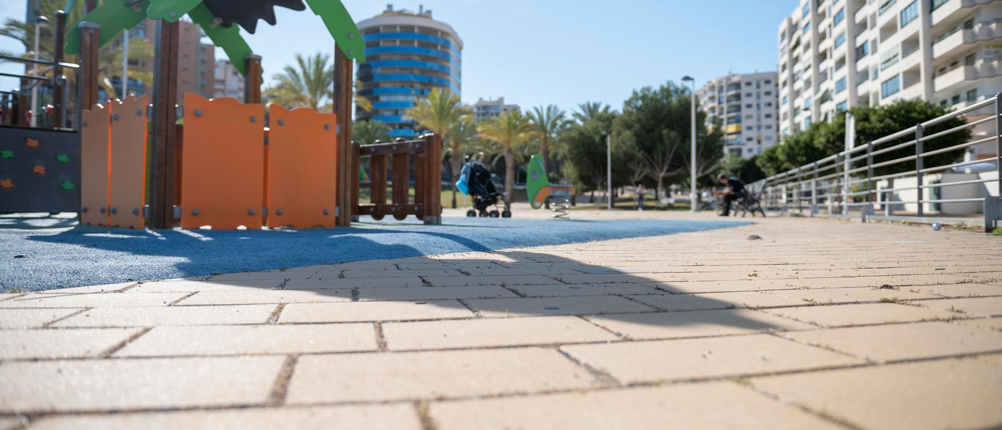 Pavimentos drenantes en parques infantiles: diseño seguro y sostenible